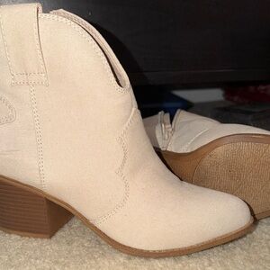 Sonoma Women's Tan Ankle Boots